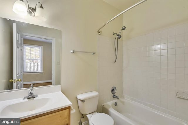 1048 N DANIEL ST, Arlington, VA 22201