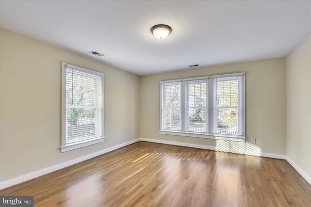 1048 N DANIEL ST, Arlington, VA 22201