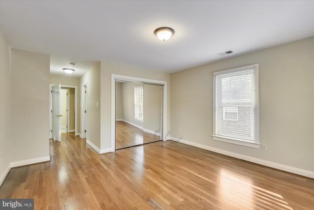 1048 N DANIEL ST, Arlington, VA 22201