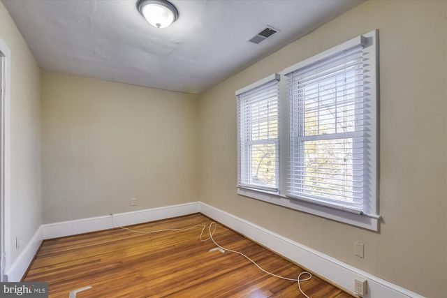 1048 N DANIEL ST, Arlington, VA 22201