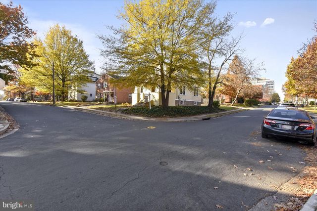 1048 N DANIEL ST, Arlington, VA 22201