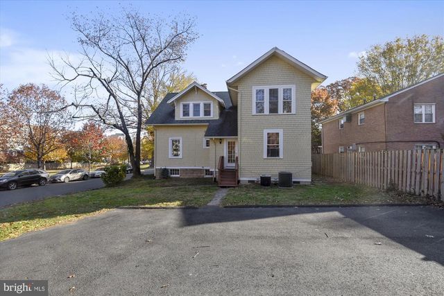 1048 N DANIEL ST, Arlington, VA 22201