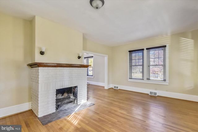 1048 N DANIEL ST, Arlington, VA 22201