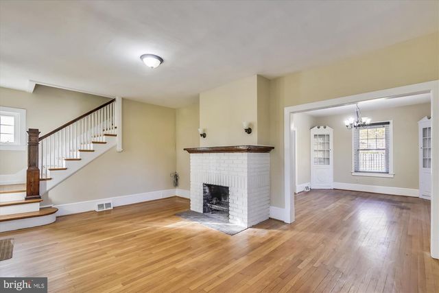 1048 N DANIEL ST, Arlington, VA 22201
