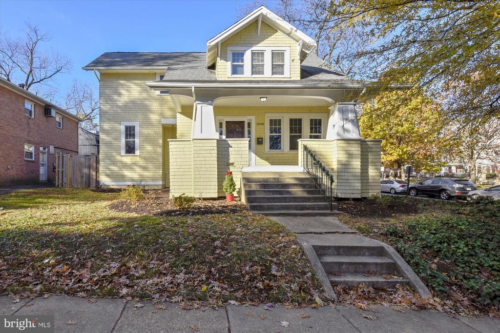 1048 N DANIEL ST, Arlington, VA 22201