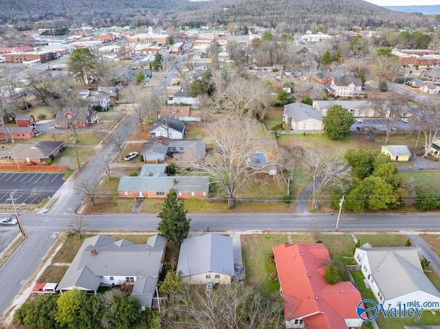 204 E Charlotte Avenue, Scottsboro, AL 35768