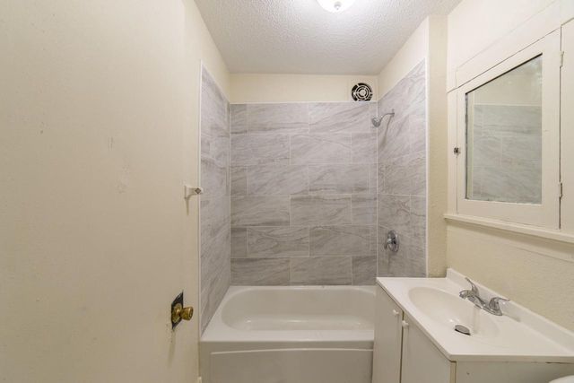 2222 N 51St STREET, Milwaukee, WI 53208