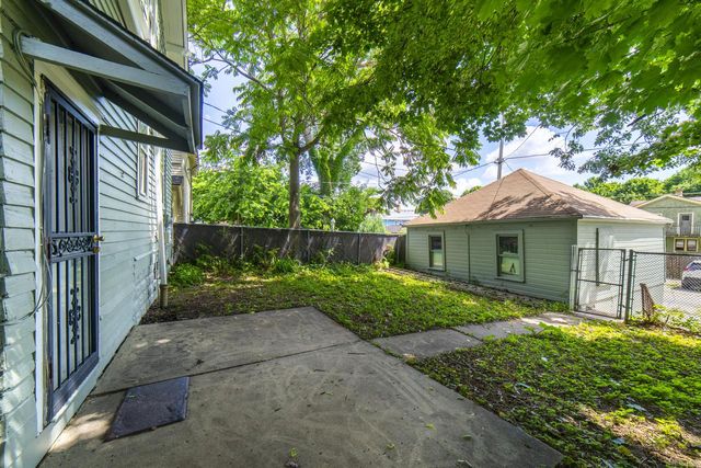2222 N 51St STREET, Milwaukee, WI 53208