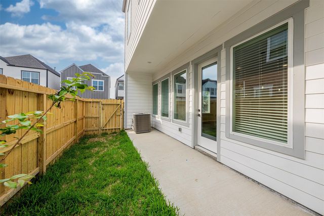 8402 Berry Green Lane, Houston, TX 77022