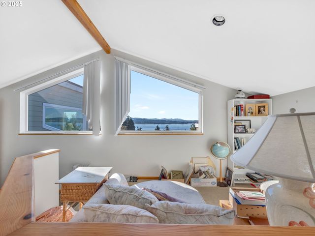 325 W NIAGARA Ave, Astoria, OR 97103