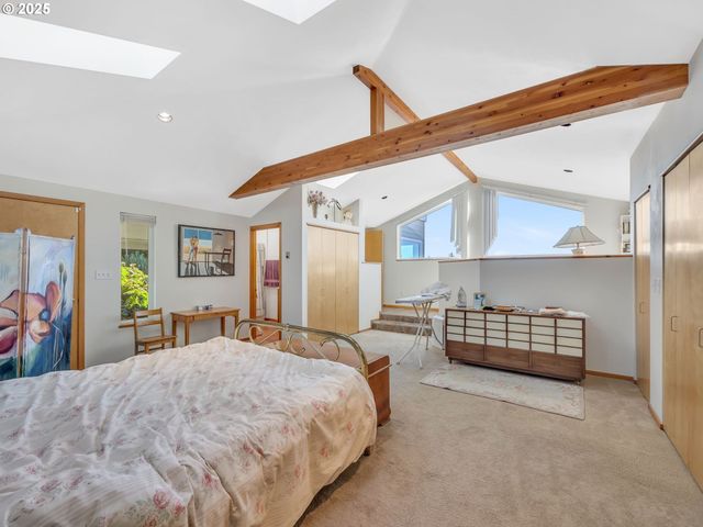 325 W NIAGARA Ave, Astoria, OR 97103