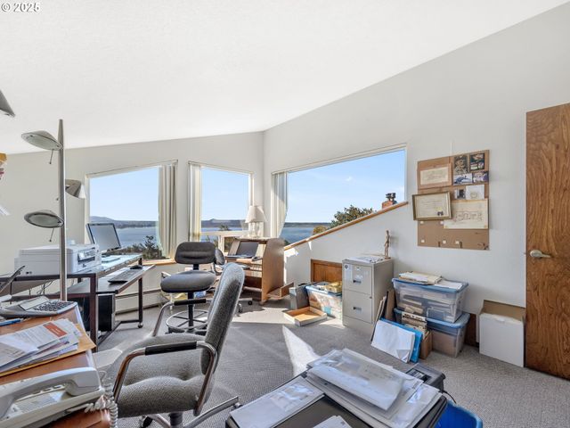 325 W NIAGARA Ave, Astoria, OR 97103