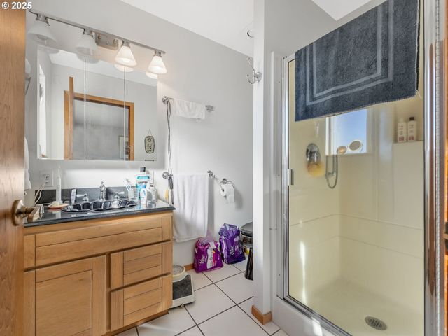 325 W NIAGARA Ave, Astoria, OR 97103