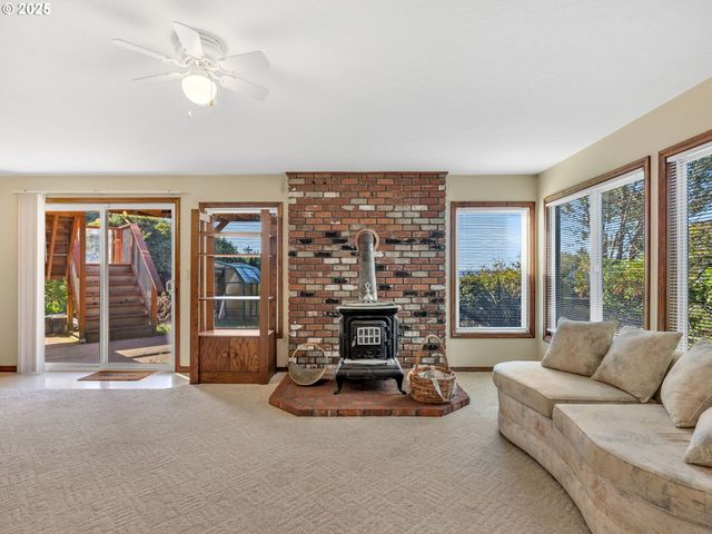 325 W NIAGARA Ave, Astoria, OR 97103