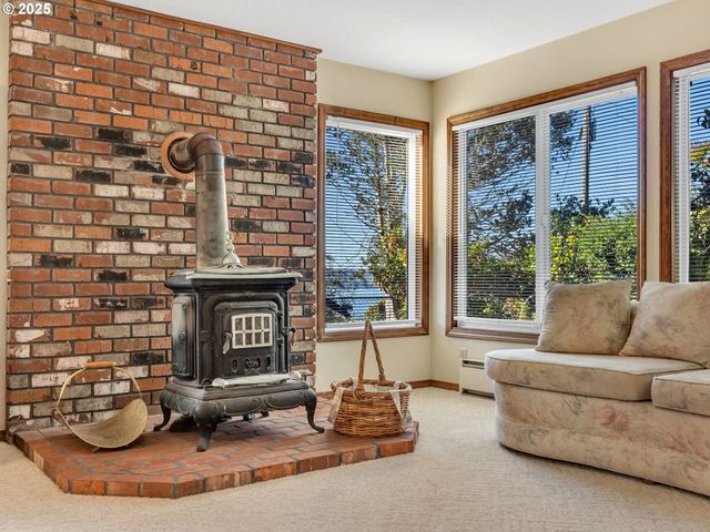 325 W NIAGARA Ave, Astoria, OR 97103