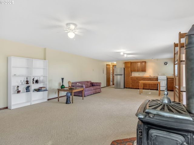 325 W NIAGARA Ave, Astoria, OR 97103