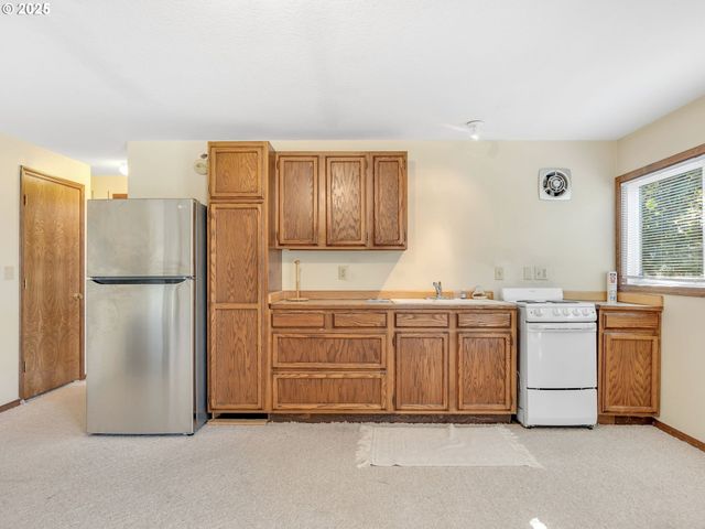 325 W NIAGARA Ave, Astoria, OR 97103