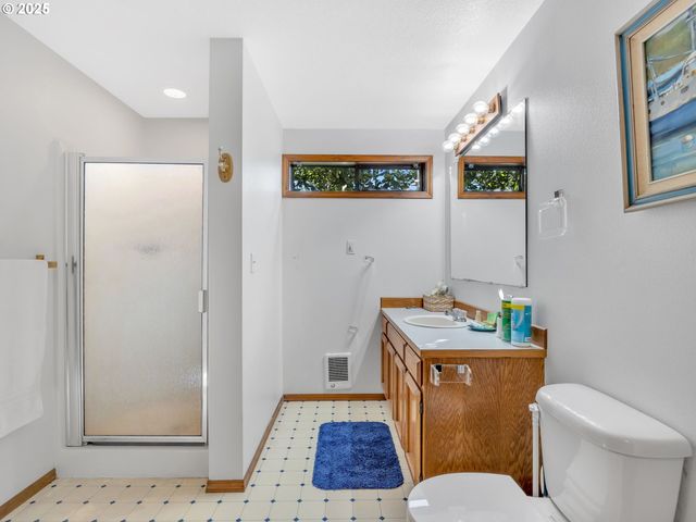 325 W NIAGARA Ave, Astoria, OR 97103