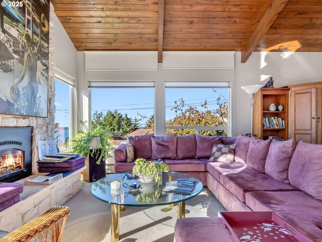 325 W NIAGARA Ave, Astoria, OR 97103