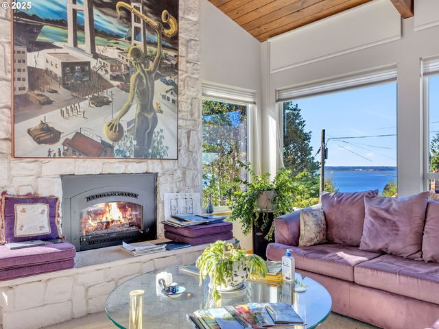 325 W NIAGARA Ave, Astoria, OR 97103