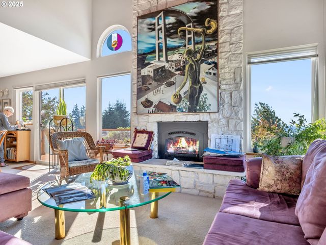 325 W NIAGARA Ave, Astoria, OR 97103