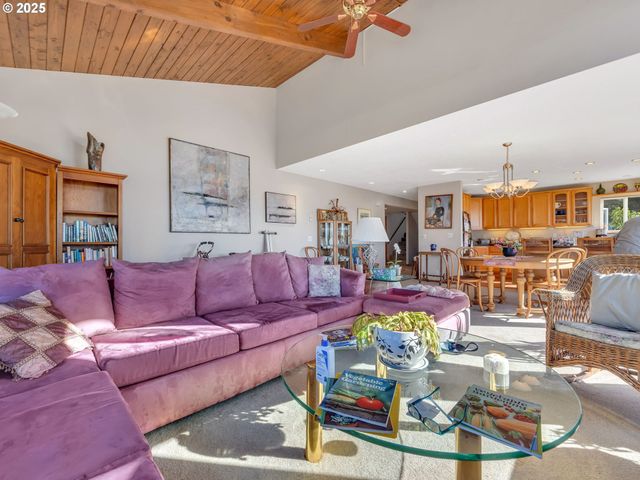 325 W NIAGARA Ave, Astoria, OR 97103