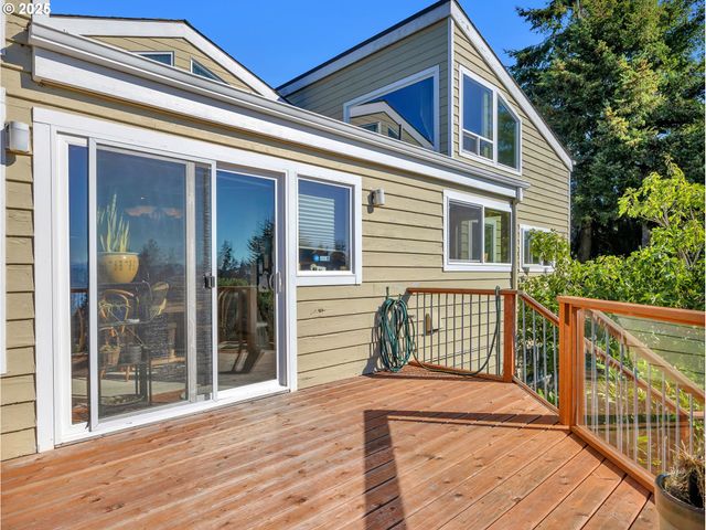 325 W NIAGARA Ave, Astoria, OR 97103