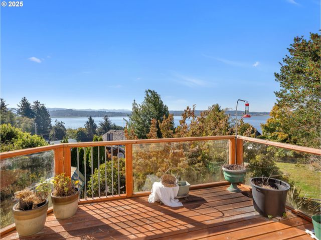 325 W NIAGARA Ave, Astoria, OR 97103