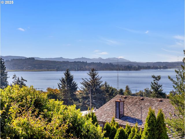 325 W NIAGARA Ave, Astoria, OR 97103