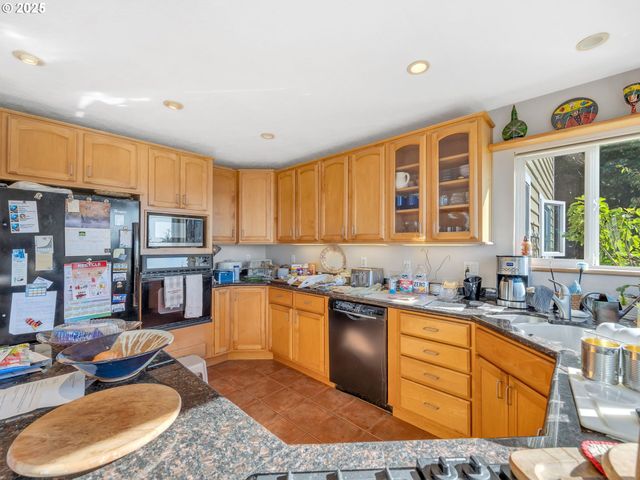 325 W NIAGARA Ave, Astoria, OR 97103