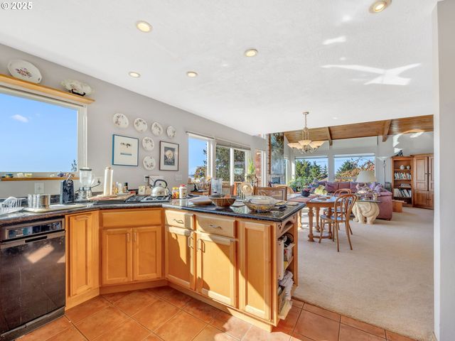 325 W NIAGARA Ave, Astoria, OR 97103