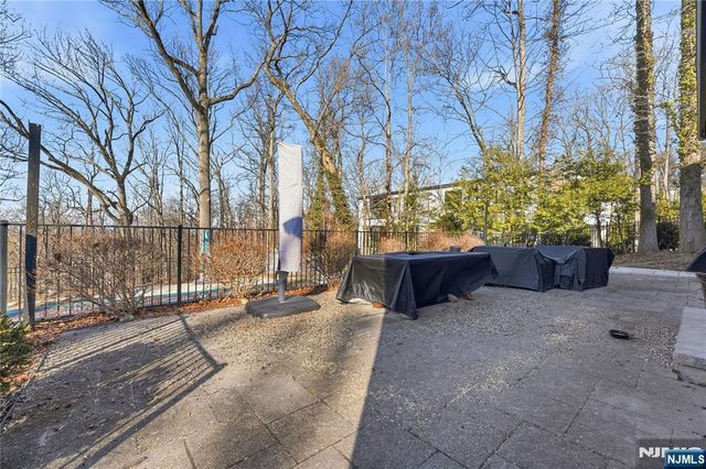 27 Suffolk Lane, Tenafly, NJ 07670