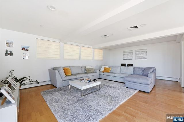 27 Suffolk Lane, Tenafly, NJ 07670