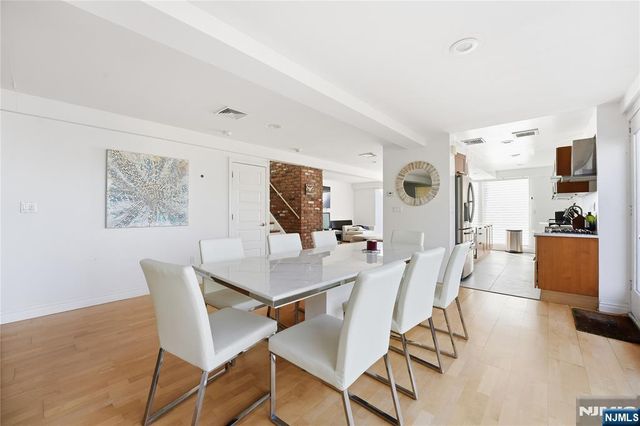 27 Suffolk Lane, Tenafly, NJ 07670