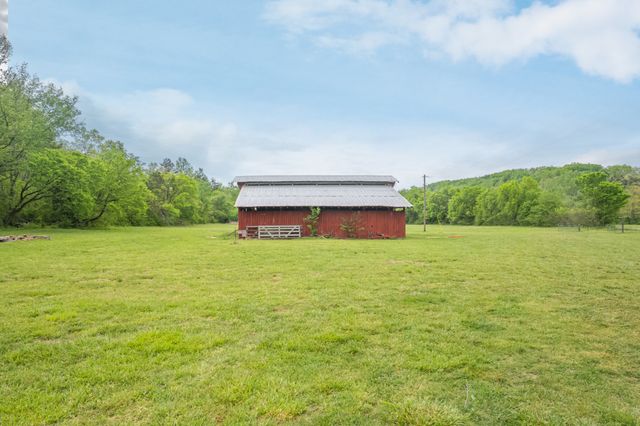 1895 Highway 48 S, Centerville, TN 37033