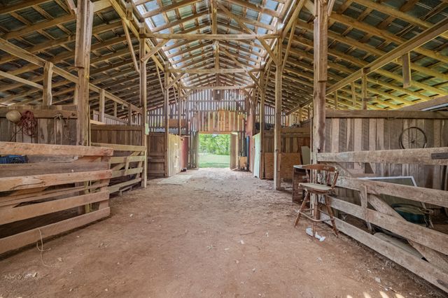 1895 Highway 48 S, Centerville, TN 37033