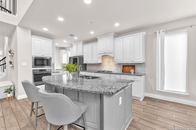 8823 HIDEOUT BND, San Antonio, TX 78254
