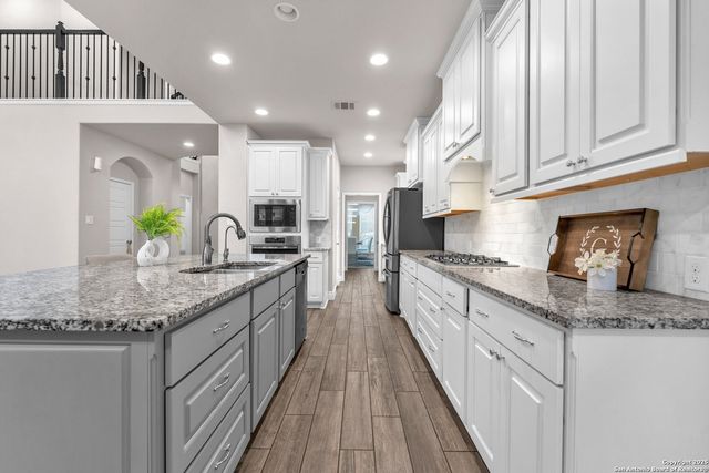 8823 HIDEOUT BND, San Antonio, TX 78254