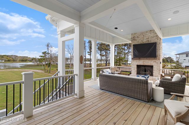 561 Avocet Drive, Beaufort, NC 28516
