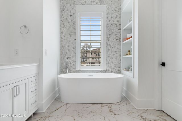 561 Avocet Drive, Beaufort, NC 28516