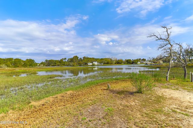 561 Avocet Drive, Beaufort, NC 28516