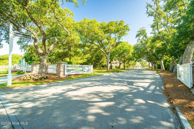 561 Avocet Drive, Beaufort, NC 28516