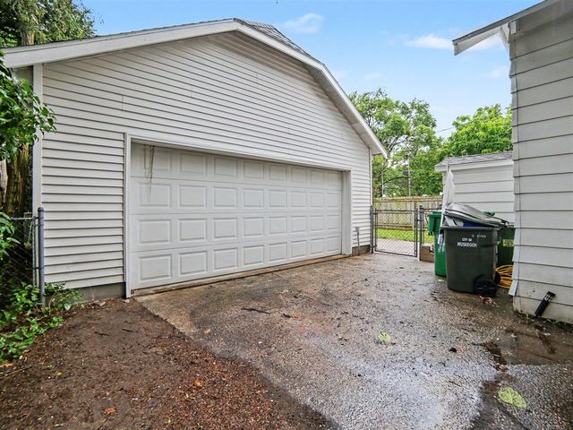 2222 Crozier Avenue, Muskegon, MI 49441