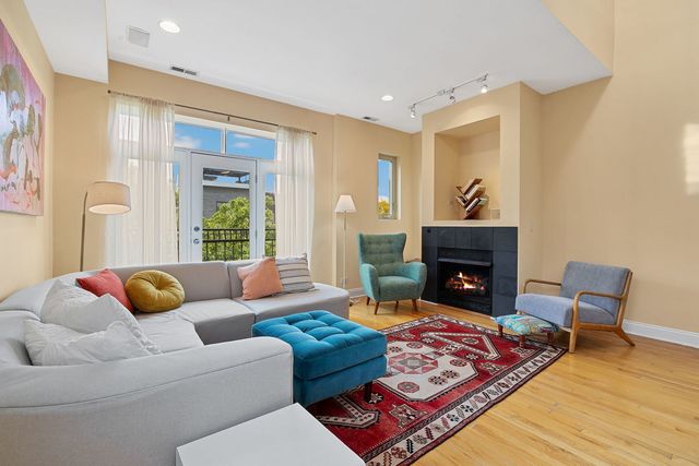 945 N Honore Street 3, Chicago, IL 60622