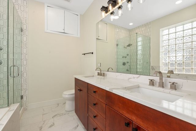 945 N Honore Street 3, Chicago, IL 60622