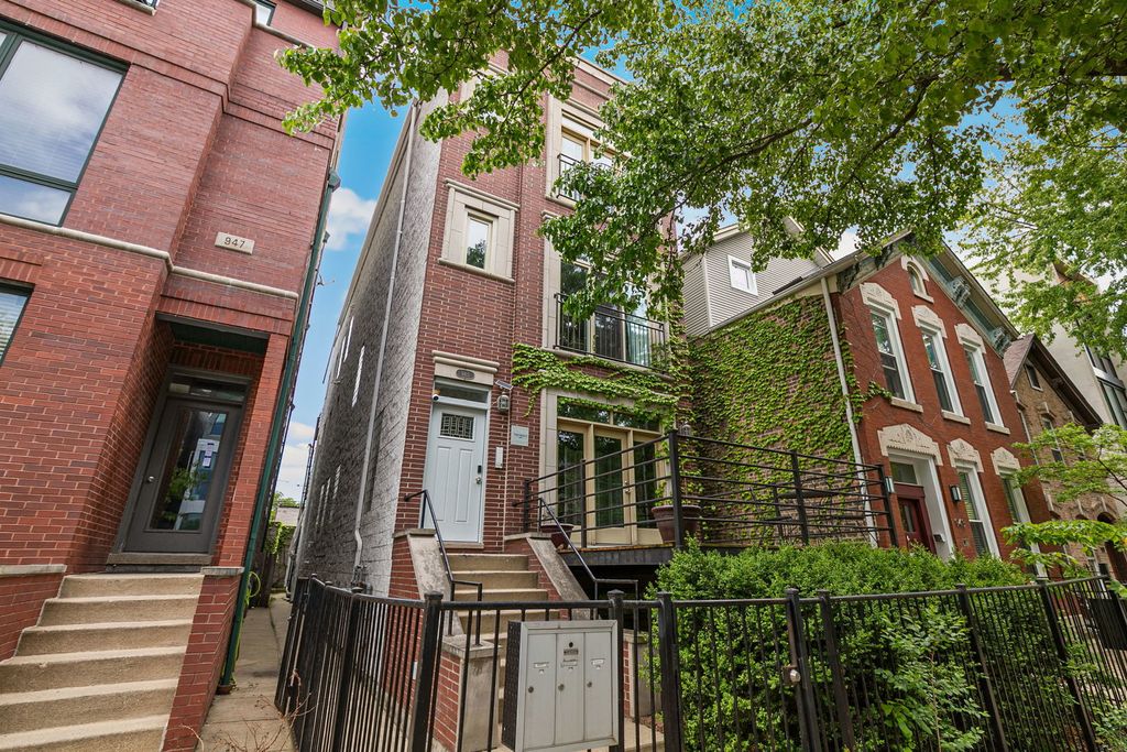 945 N Honore Street 3, Chicago, IL 60622
