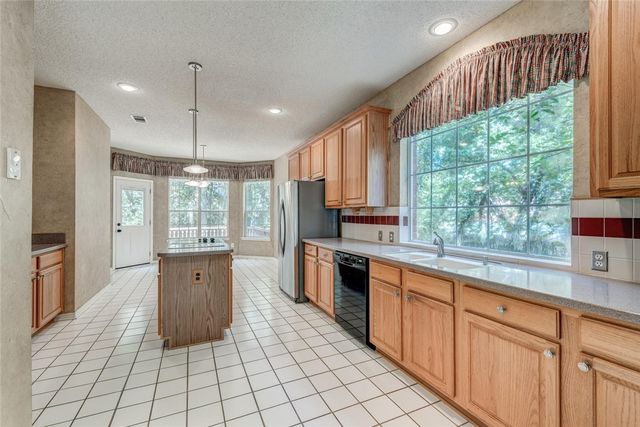 2440 Brittany Lane, Grapevine, TX 76051