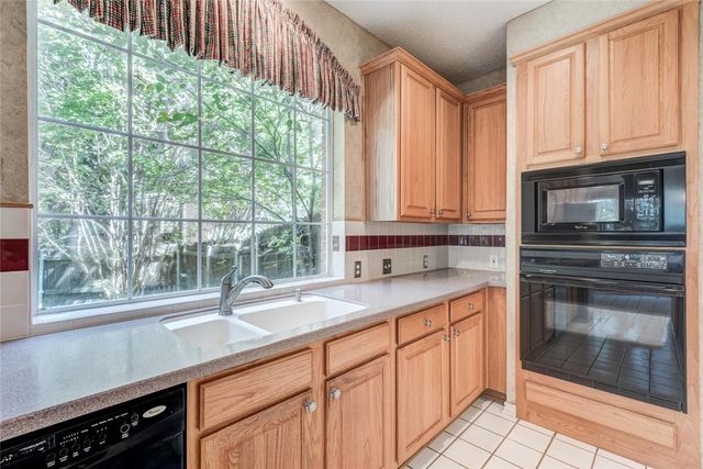 2440 Brittany Lane, Grapevine, TX 76051