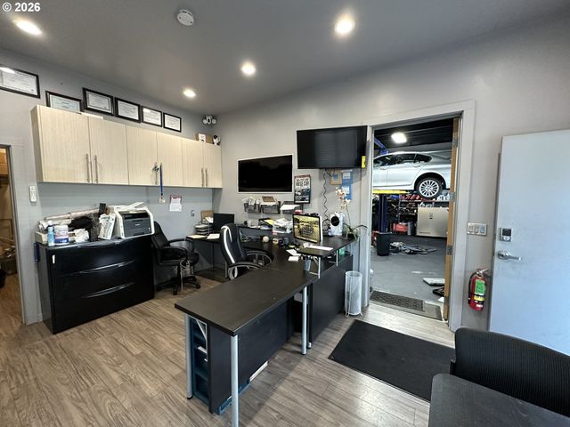 9321 Se STARK St, Portland, OR 97216
