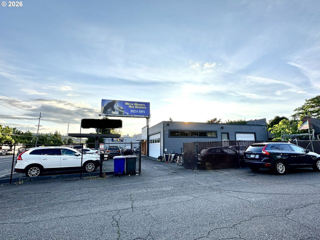9321 Se STARK St, Portland, OR 97216